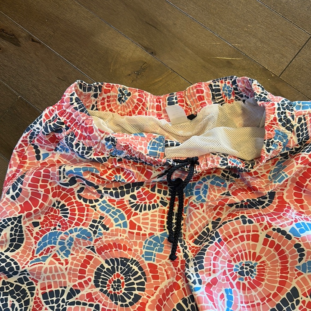 Men’s vineyard vines lined swim trucks patriotic - Picture 5 of 11
